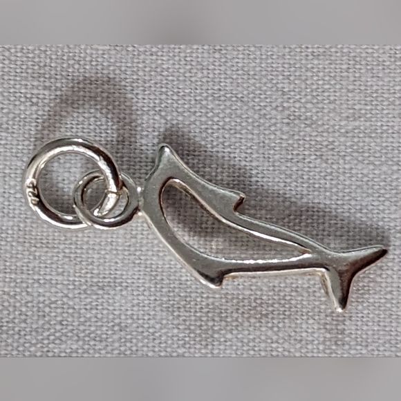 S925 Sterling Silver NEW Dolphin Charm - Picture 5 of 5